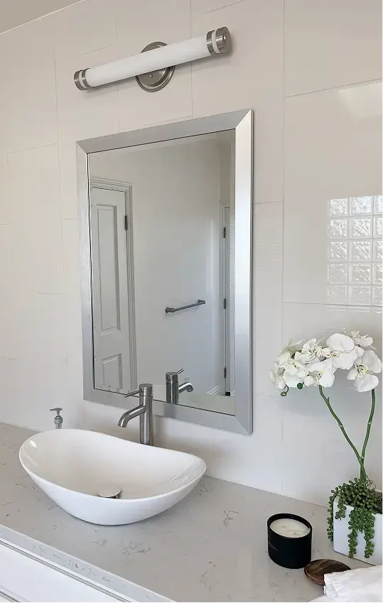 Bright modern bathroom